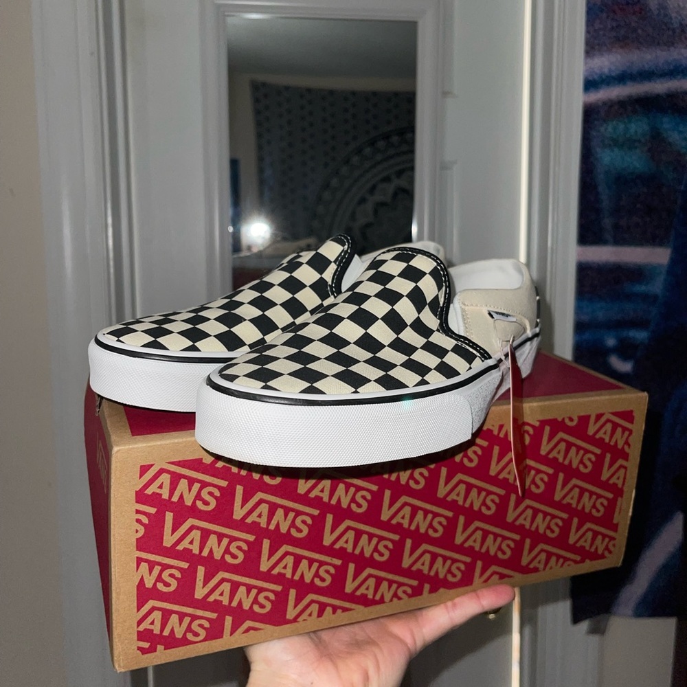 Women’s 9 men’s 7 checkered vans slip on’s